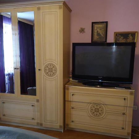 Затишні Апартаменти В Центрі Rivne Ngoại thất bức ảnh