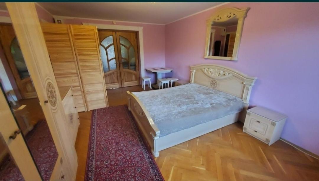 Затишні Апартаменти В Центрі Rivne Ngoại thất bức ảnh