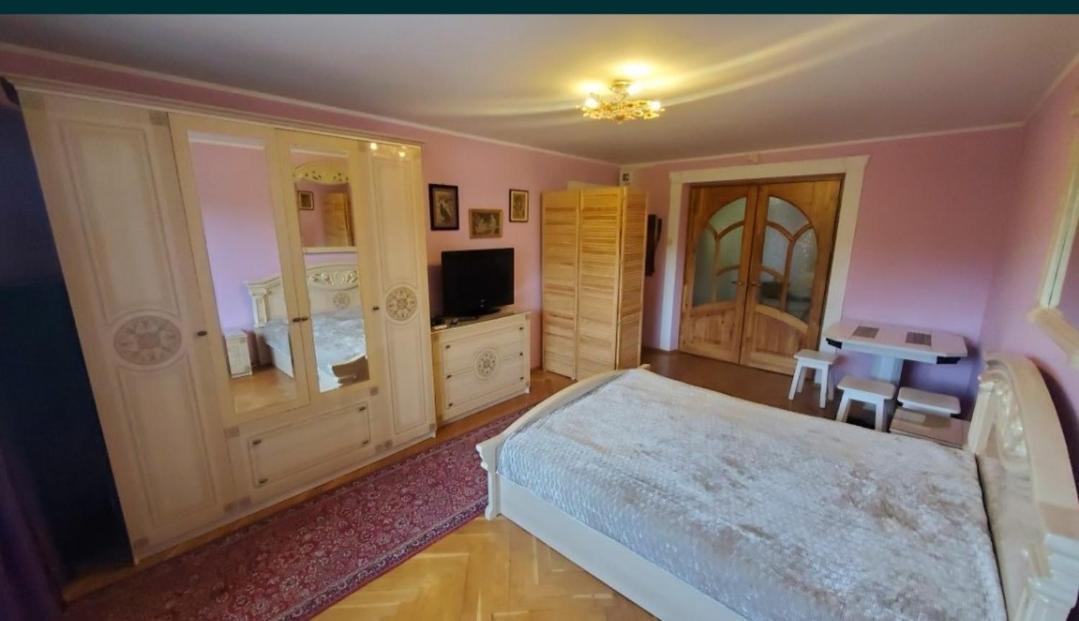 Затишні Апартаменти В Центрі Rivne Ngoại thất bức ảnh