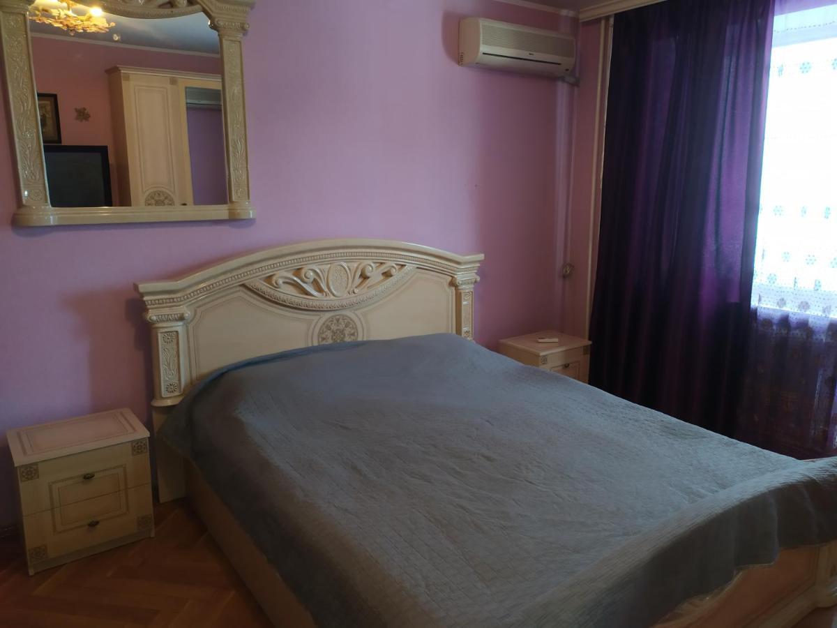 Затишні Апартаменти В Центрі Rivne Ngoại thất bức ảnh